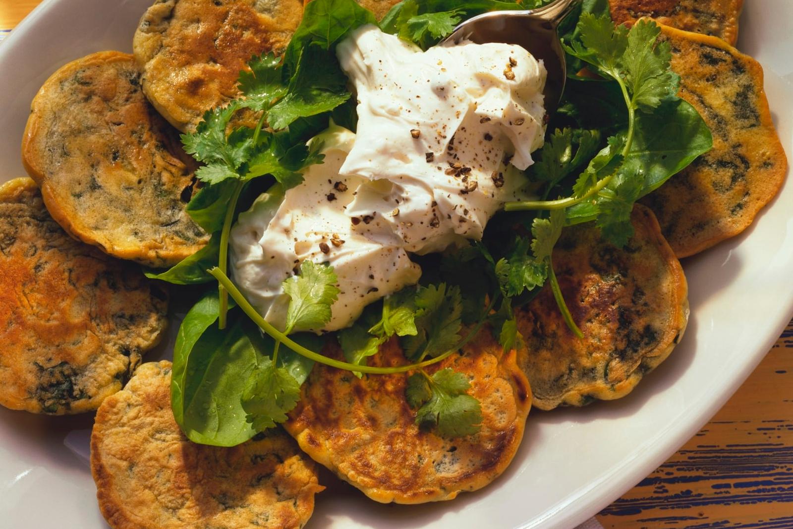 Pain plat aux épinards et aux fines herbes