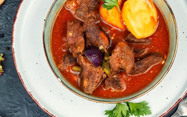 Civet de chevreuil aux pommes de terre