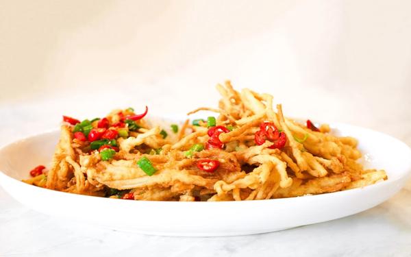 Champignons enoki frits
