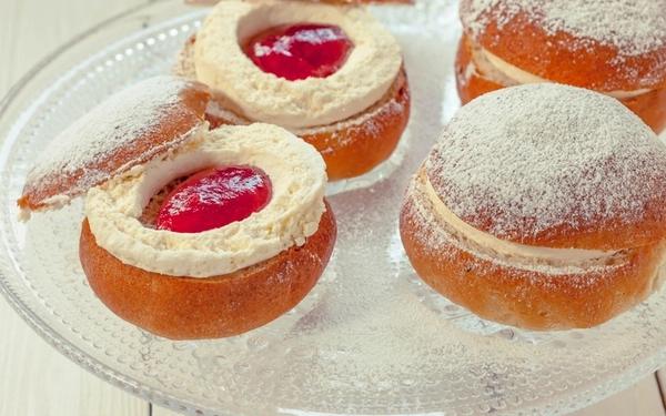 Petit pain au lait confiture
