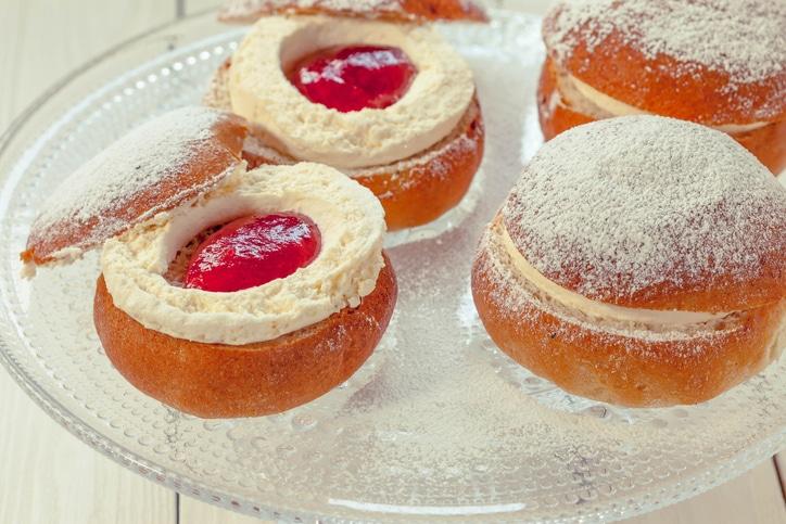 Petit pain au lait confiture