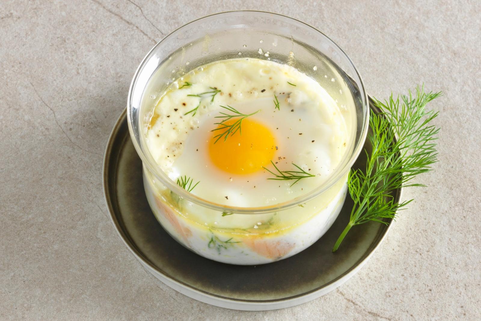 Oeuf cocotte au saumon fumé et crème fraîche