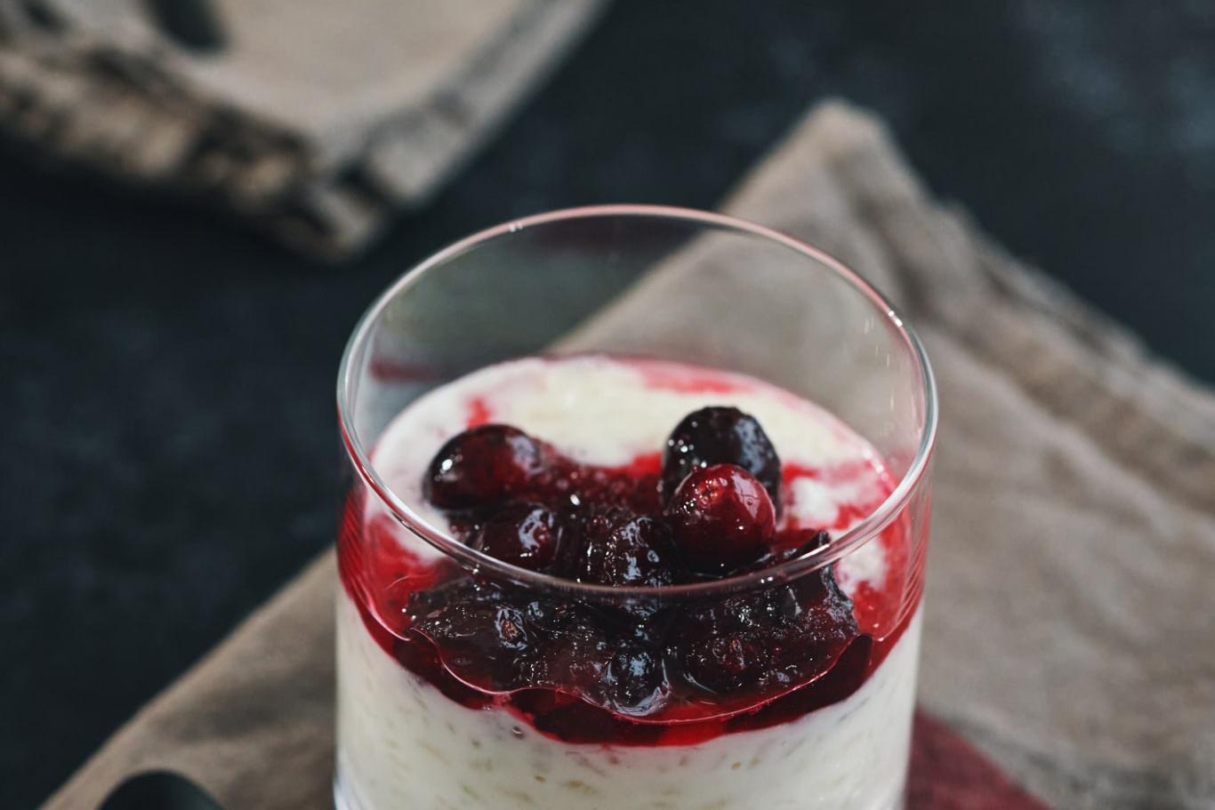 Riz au lait à la scandinave, compotée de canneberges