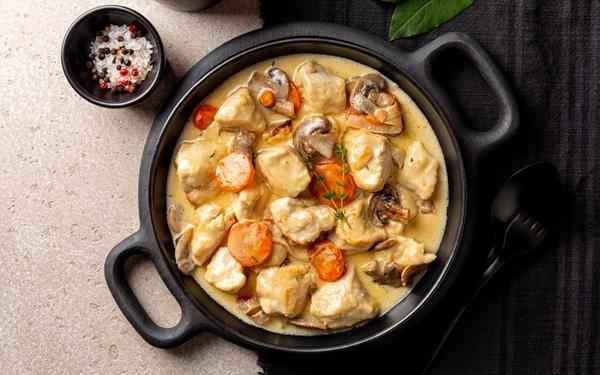 Blanquette de poulet à l'ancienne avec du riz