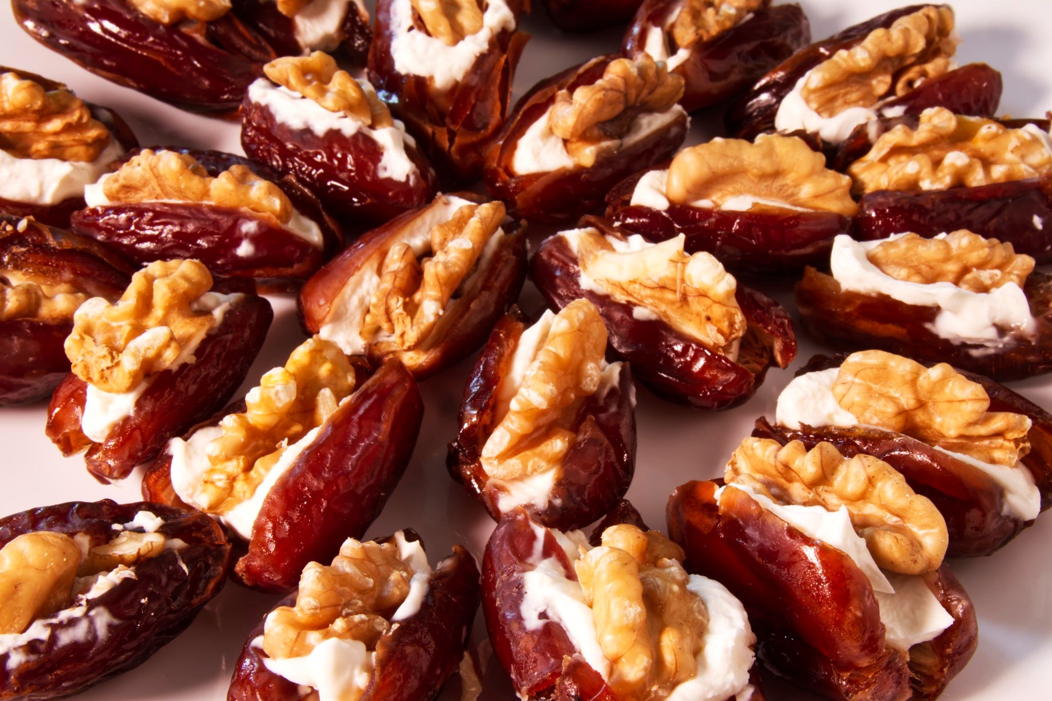 Dattes fraîches farcies de mascarpone et de noix