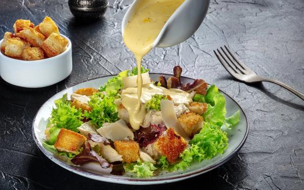 Recette césar au poulet et à la vinaigrette