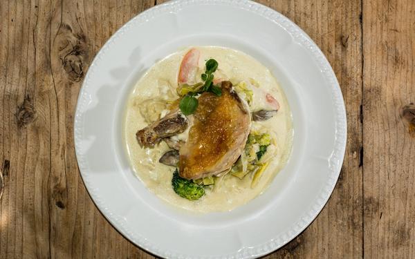 Blanc de pintade avec sauce à la moutarde