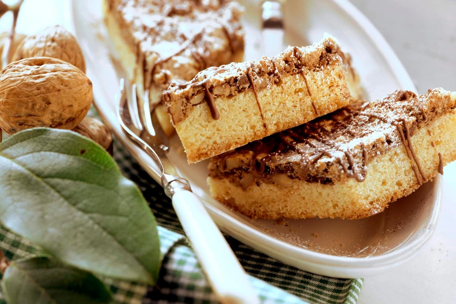 Gâteau aux noix nappé de chocolat