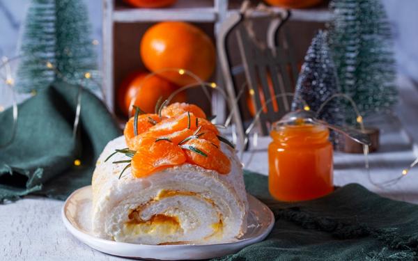 Rouleau de meringue au mascarpone et confiture de mandarine