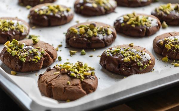 Biscuits au chocolat et pistaches hachées
