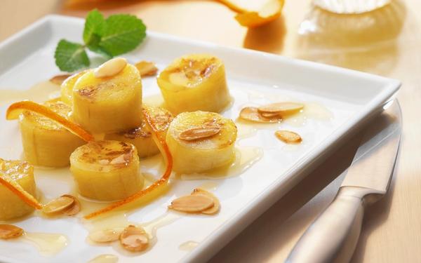 Bananes sautées au miel et aux amandes