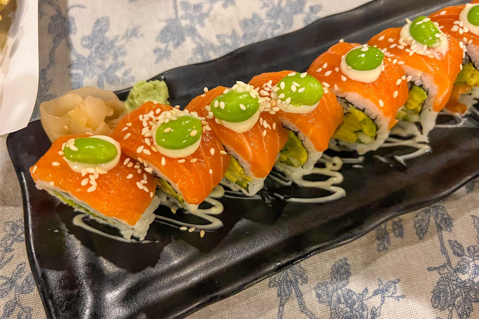 Recette rouleau de sushi au saumon et wasabi