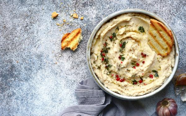 Houmous de haricots blancs, ail et fines herbes