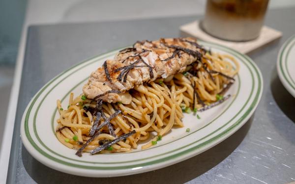 Spaghetti aglio e olio au poulet