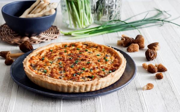 Quiche aux morilles, oignons et fromage