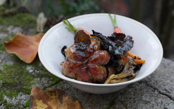 Paupiette de veau lardée, champignons des bois et carottes nouvelles