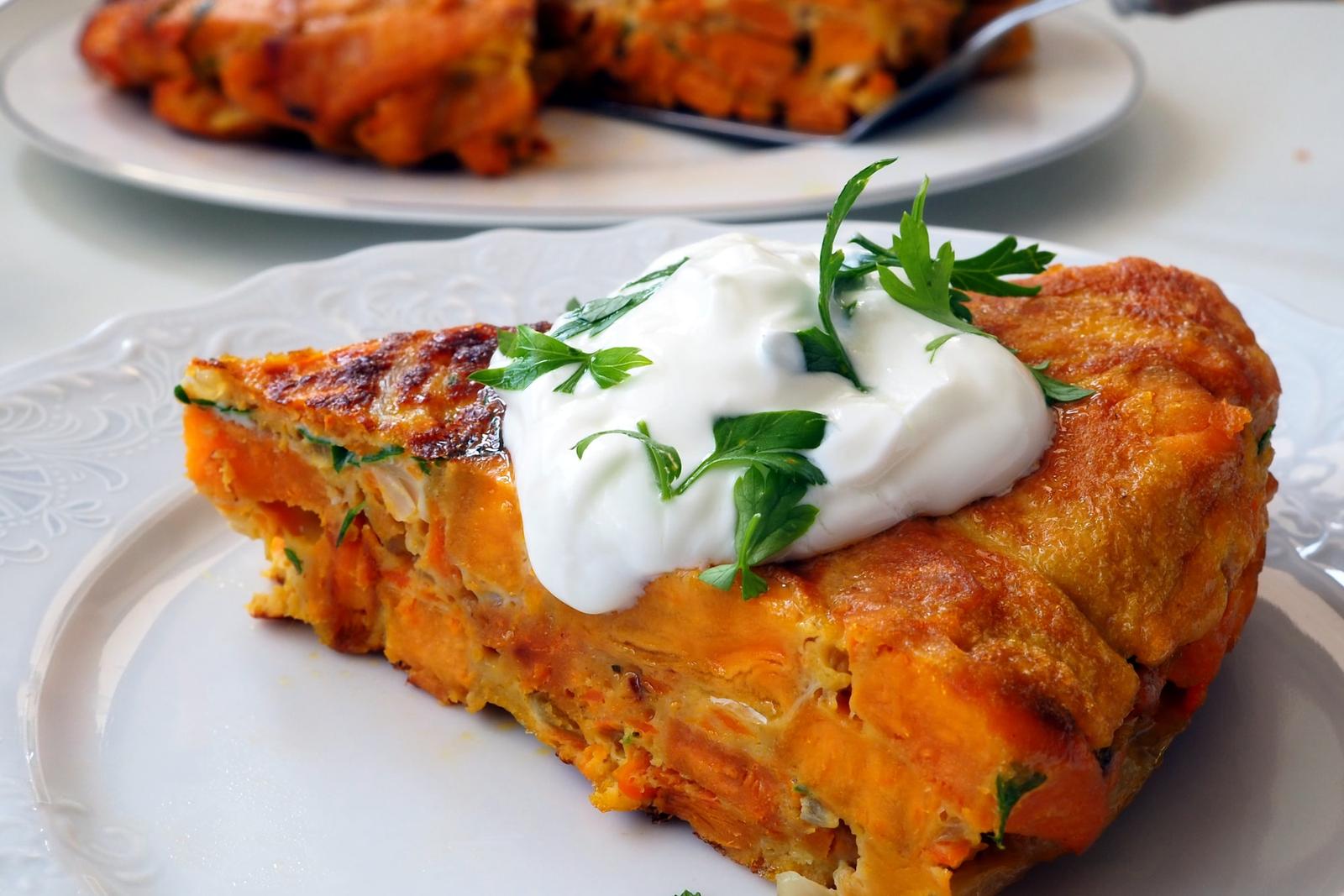 Tortilla de patate douce et carottes, sauce au yaourt