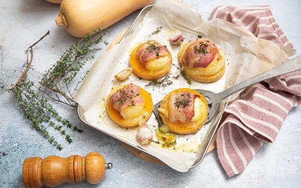 Rondelles de butternut rôties au chèvre chaud et lard fumé