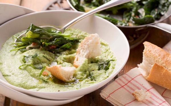 Purée de haricots avec des légumes verts épicés