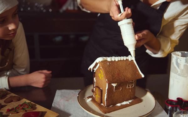 Maison en pain d’épice avec glaçage