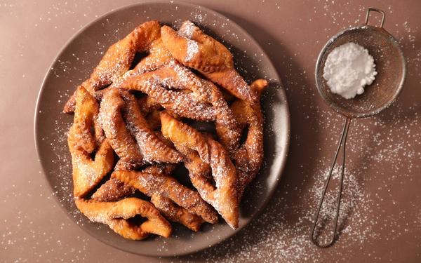 Recette de bugnes moelleuses à la lyonnaise