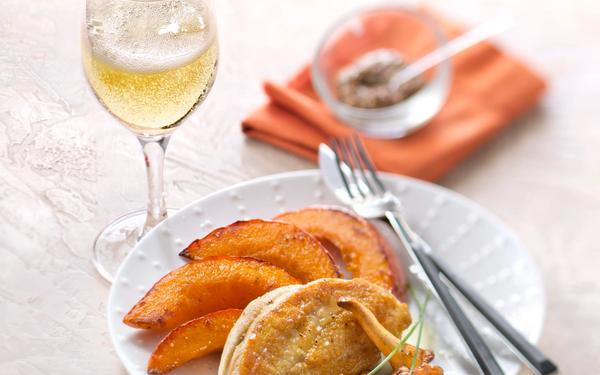 Blanc de volaille rôtie aux girolles et potimarron grillé