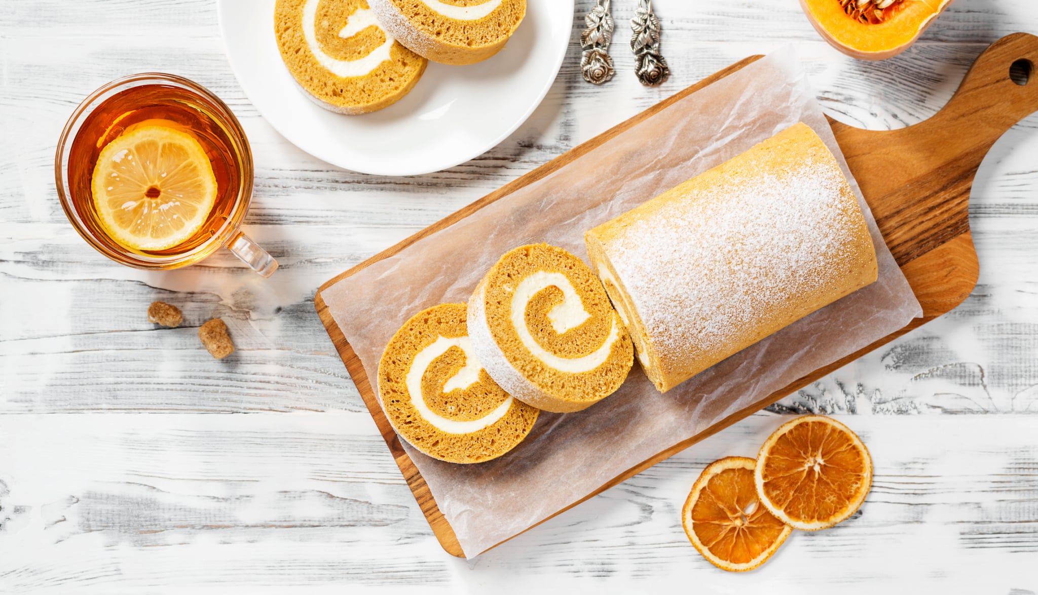 Rouleau de gâteau à la citrouille avec garniture au fromage à la crème