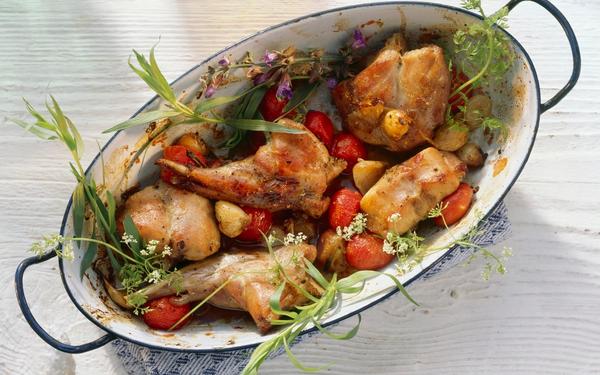 Lapin braisé aux tomates et aux herbes