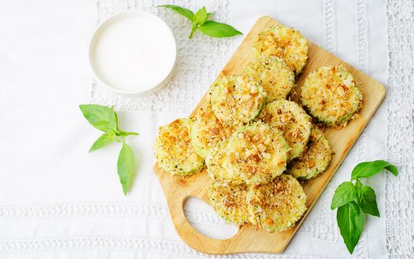 Chips de courgettes au parmesan