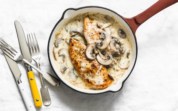 Recette filets de poulet rôtis à la créme et champignon