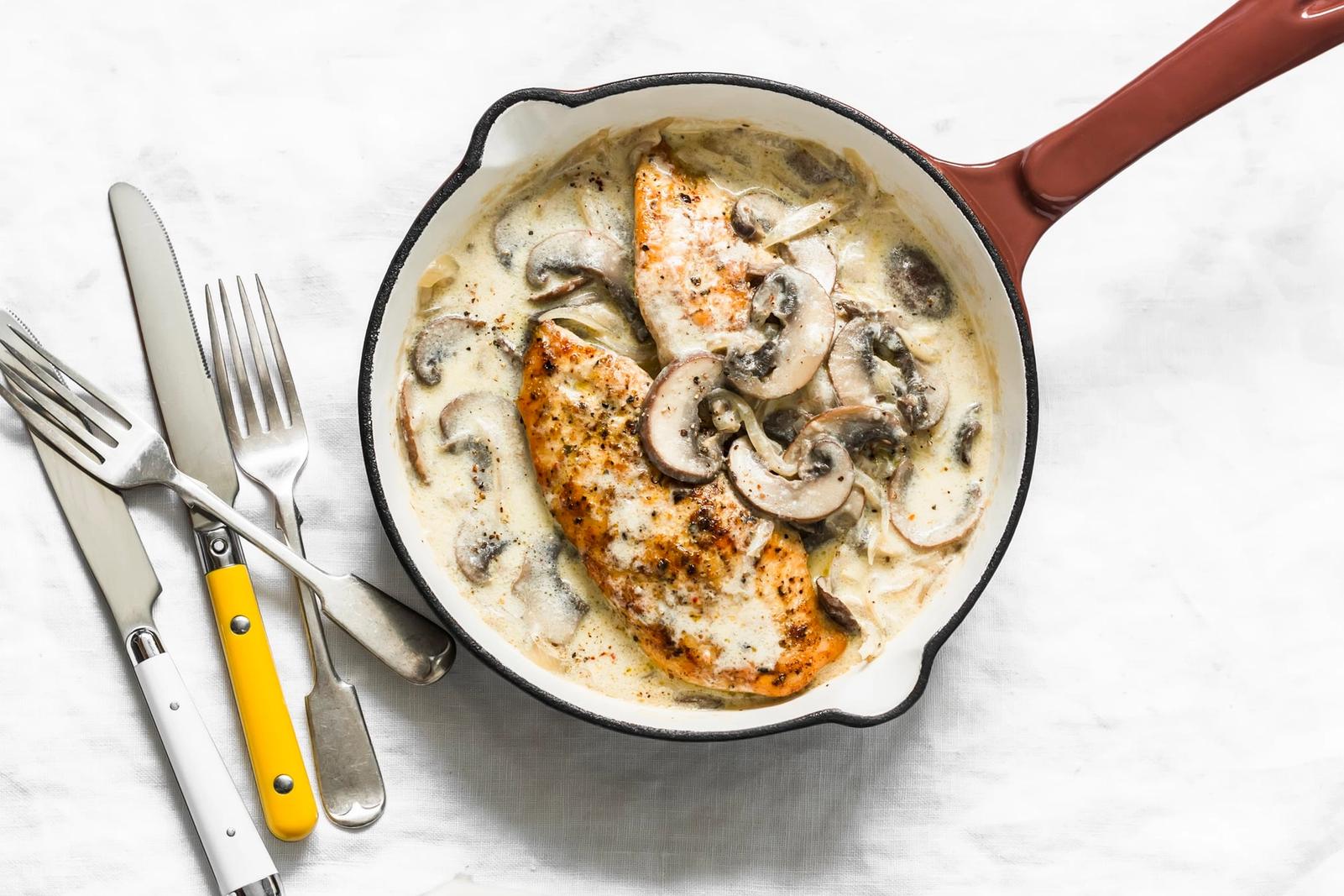 Recette filets de poulet rôtis à la créme et champignon