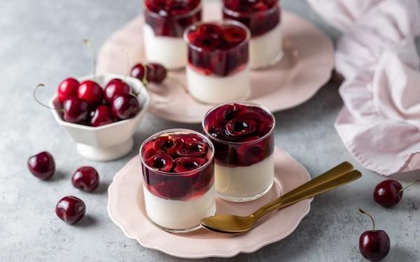 Panna cotta à la gelée de cerise