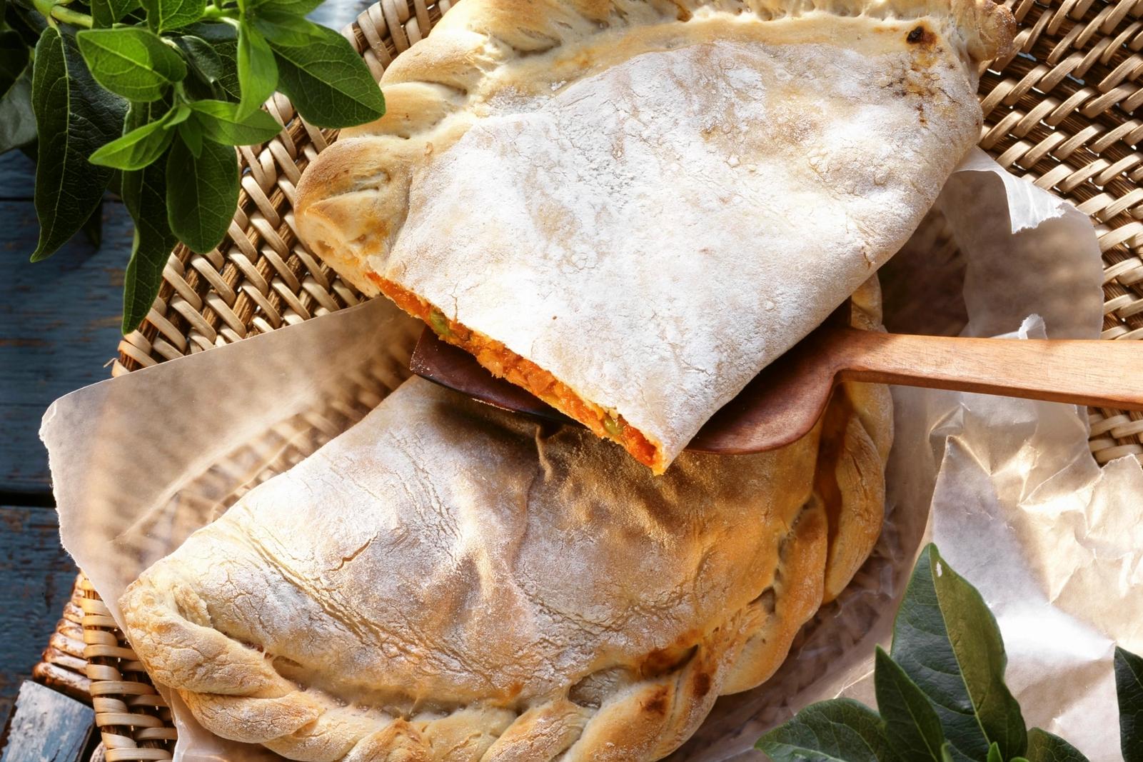 Calzone fourré au jambon et à la mozzarella
