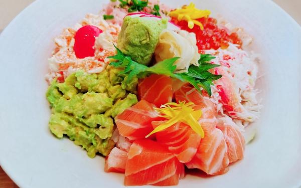 Recette assortiment de dés de sashimi avec du riz