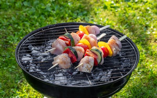 Brochettes de poulet et de légumes