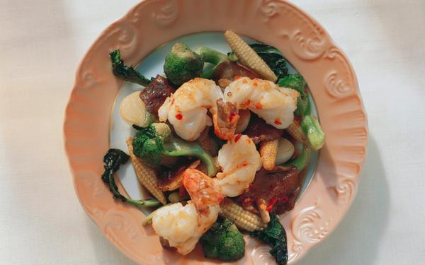 Langoustines aux légumes épicés (épis de maïs, épinards, brocolis)