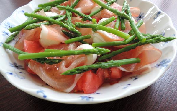 Salade de prosciutto, mozzarella et asperges