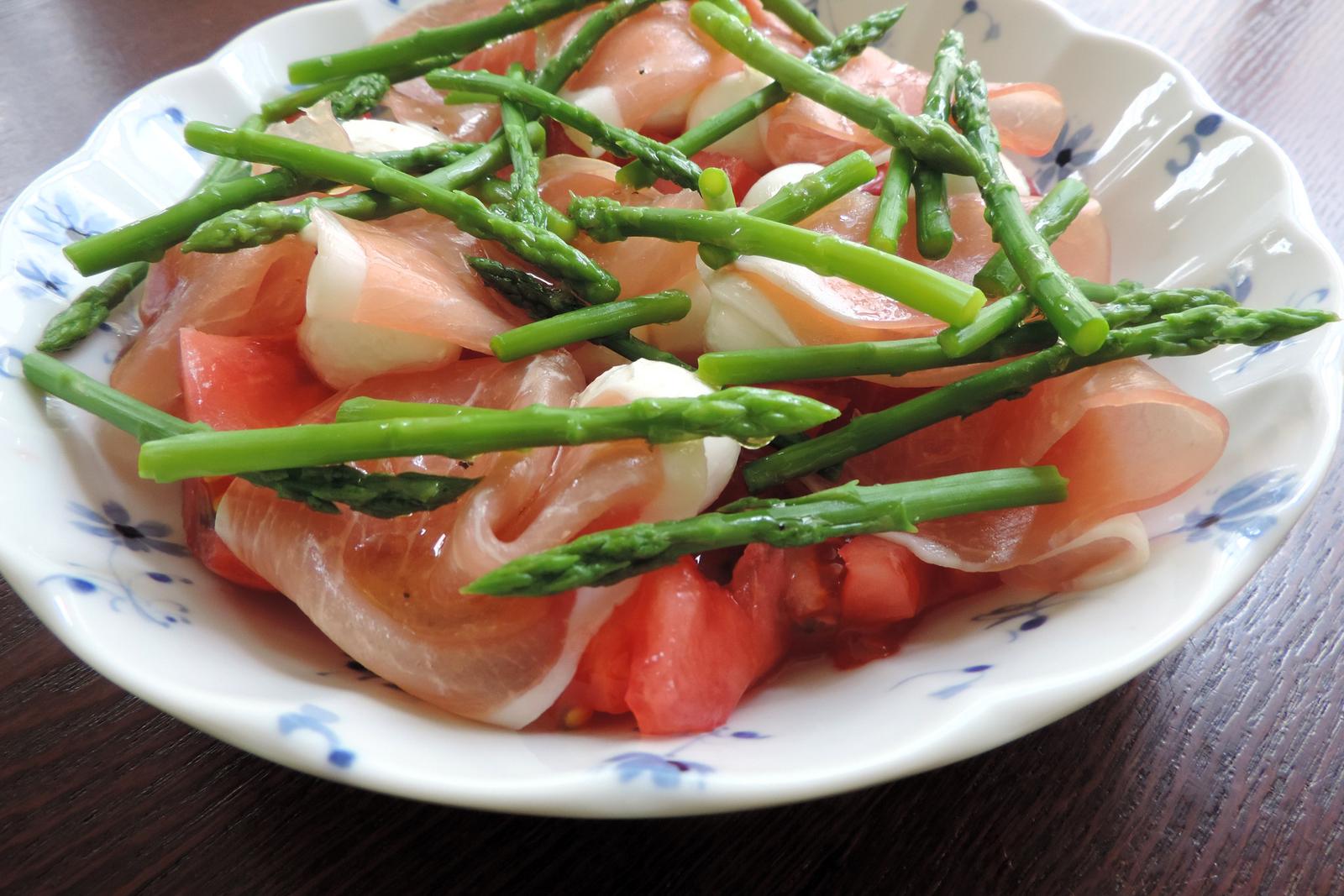 Salade de prosciutto, mozzarella et asperges