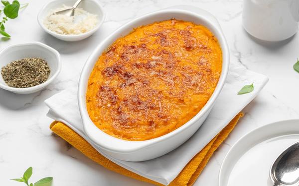 Gratin de citrouille dorée (patate douce, carotte) avec garniture de fromage fondu