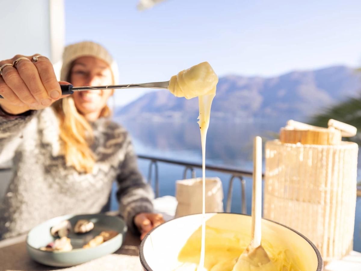 La grande bataille des services à fondue : électrique vs traditionnel – guide pour accomplir un choix essentiel