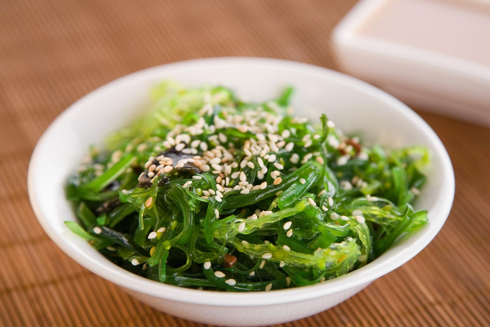 Salade d'algues wakamé et sésame