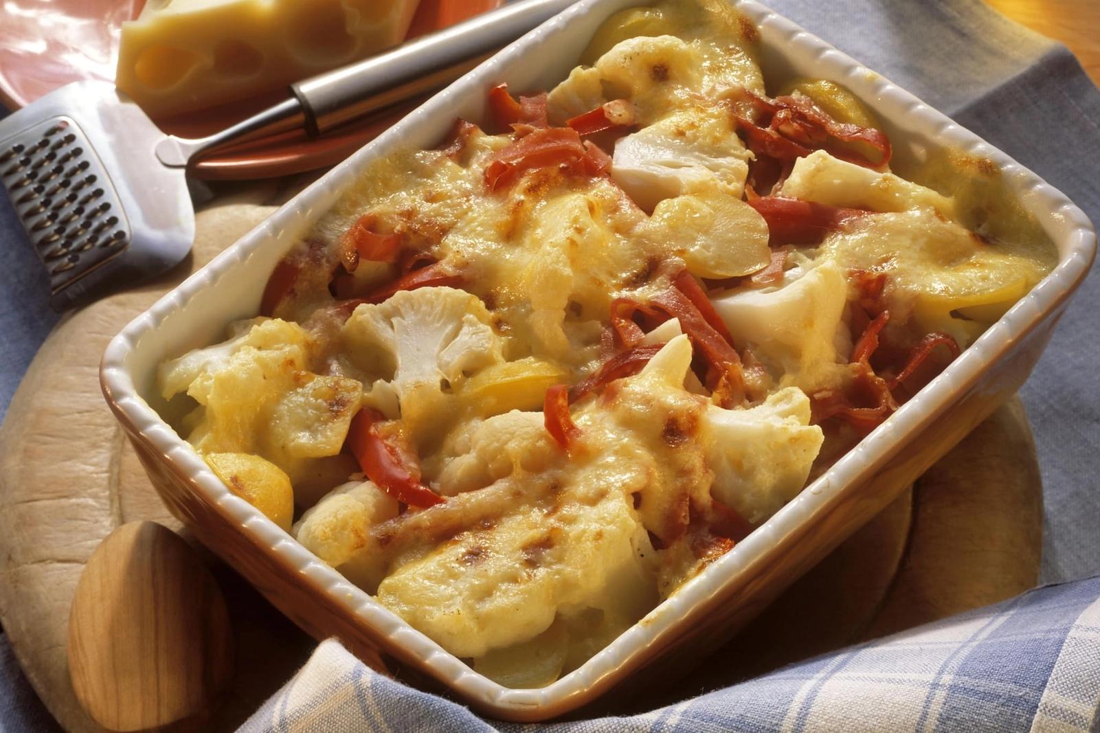 Gratin de chou-fleur et pommes de terre au bacon et paprika