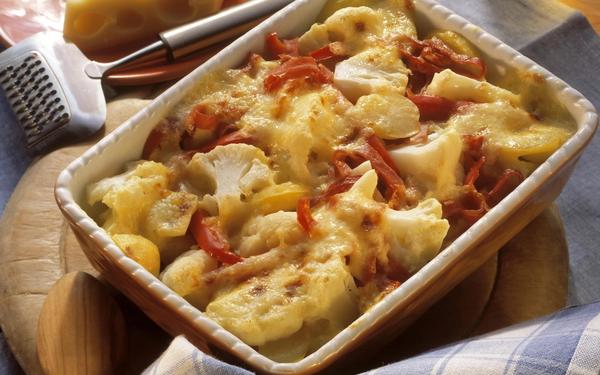 Gratin de chou-fleur et pommes de terre au bacon et paprika