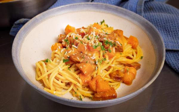 Spaghettis à la courge musquée et au chorizo