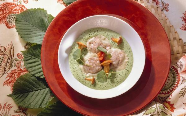 Mousse de cresson aux raviolis de chanterelles