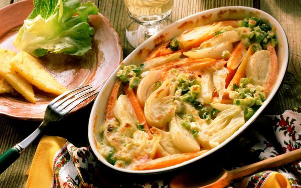 Gratin de fenouil et de carottes aux poireaux émincés