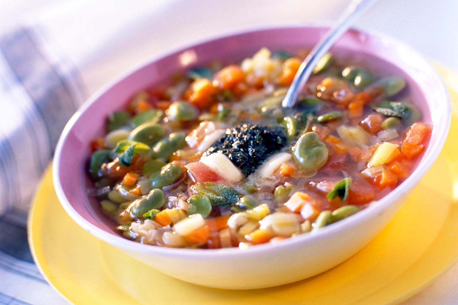 Soupe de fèves à la menthe