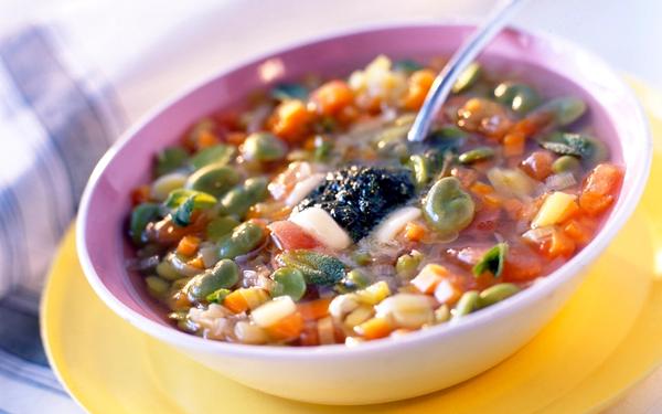 Soupe de fèves à la menthe