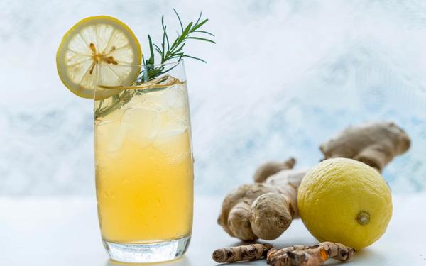 Tisane au citron, curcuma et gingembre