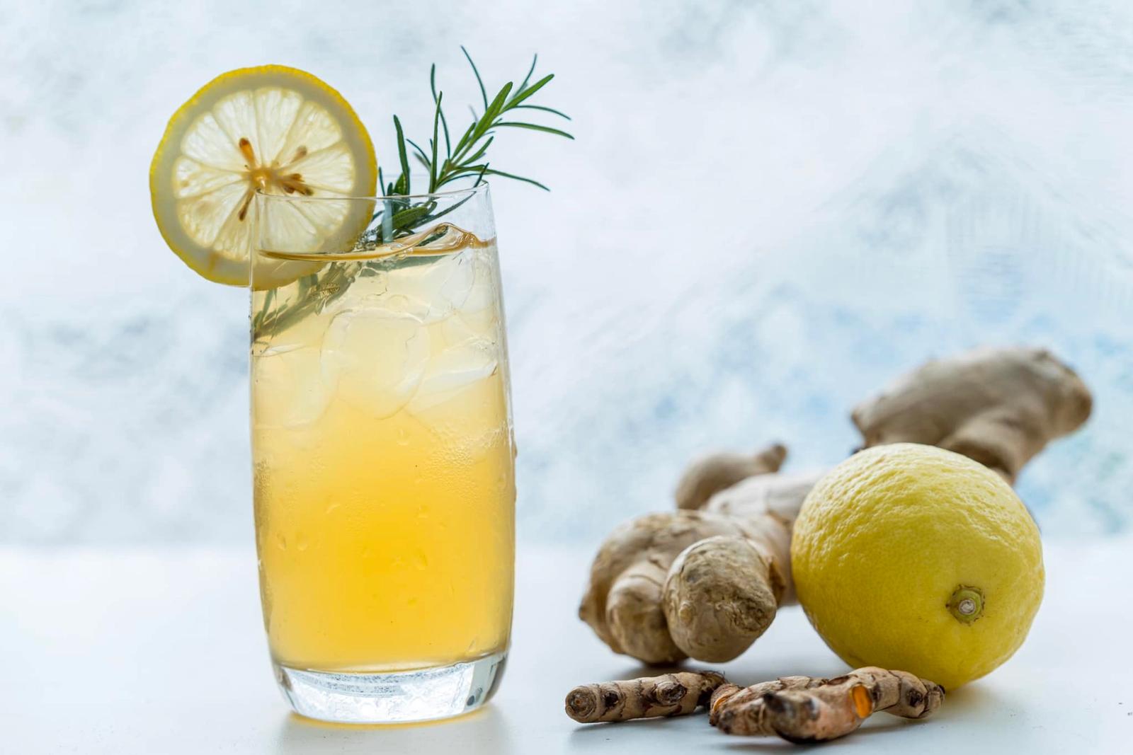 Tisane au citron, curcuma et gingembre